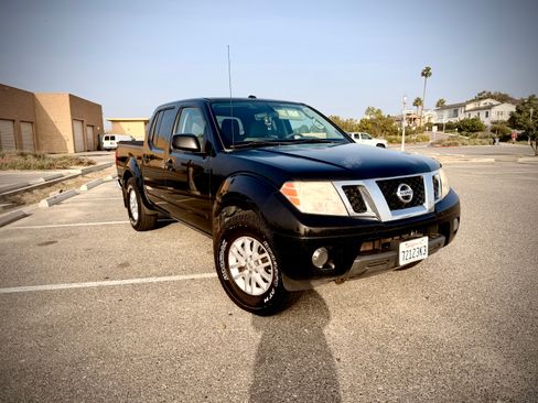 Used 2014 Nissan Frontier SV image 4