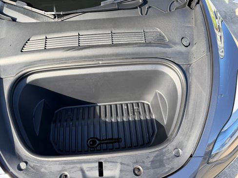 Used 2022 Tesla Model Y Performance image 13