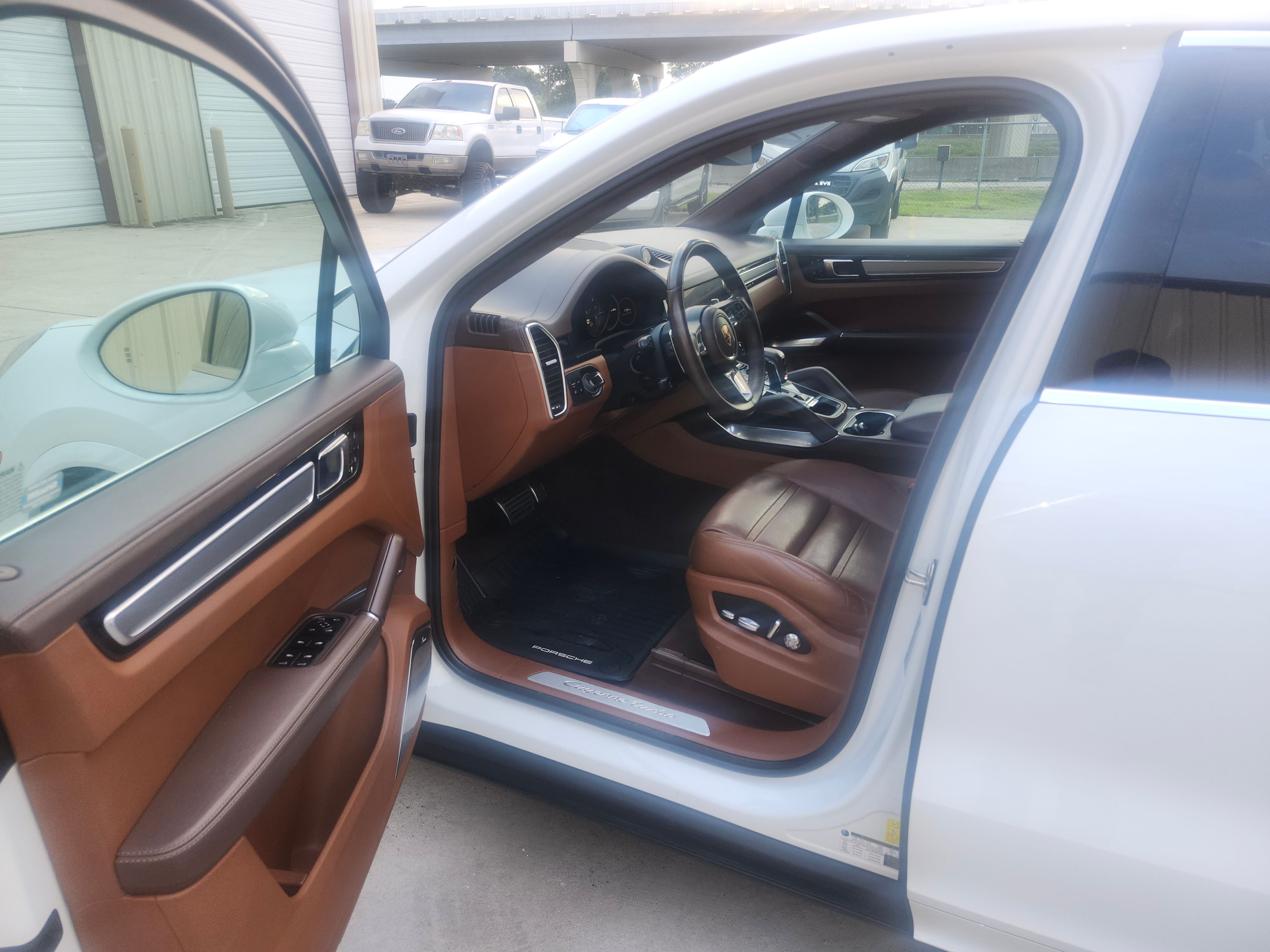 Used 2021 Porsche Cayenne Turbo AWD/4WD image 11