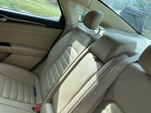 Used 2015 Ford Fusion SE w/ Equipment Group 202A image 18