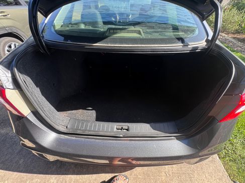 Used 2017 Nissan Sentra SV FWD image 9