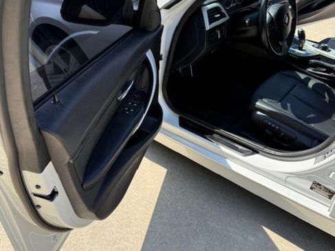 Used 2014 BMW 320i xDrive Sedan image 12