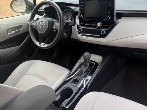 Used 2021 Toyota Corolla LE image 8