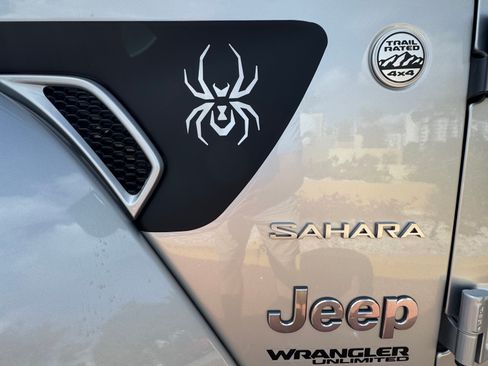 Used 2022 Jeep Wrangler Unlimited Sahara w/ Cold Weather Group image 15