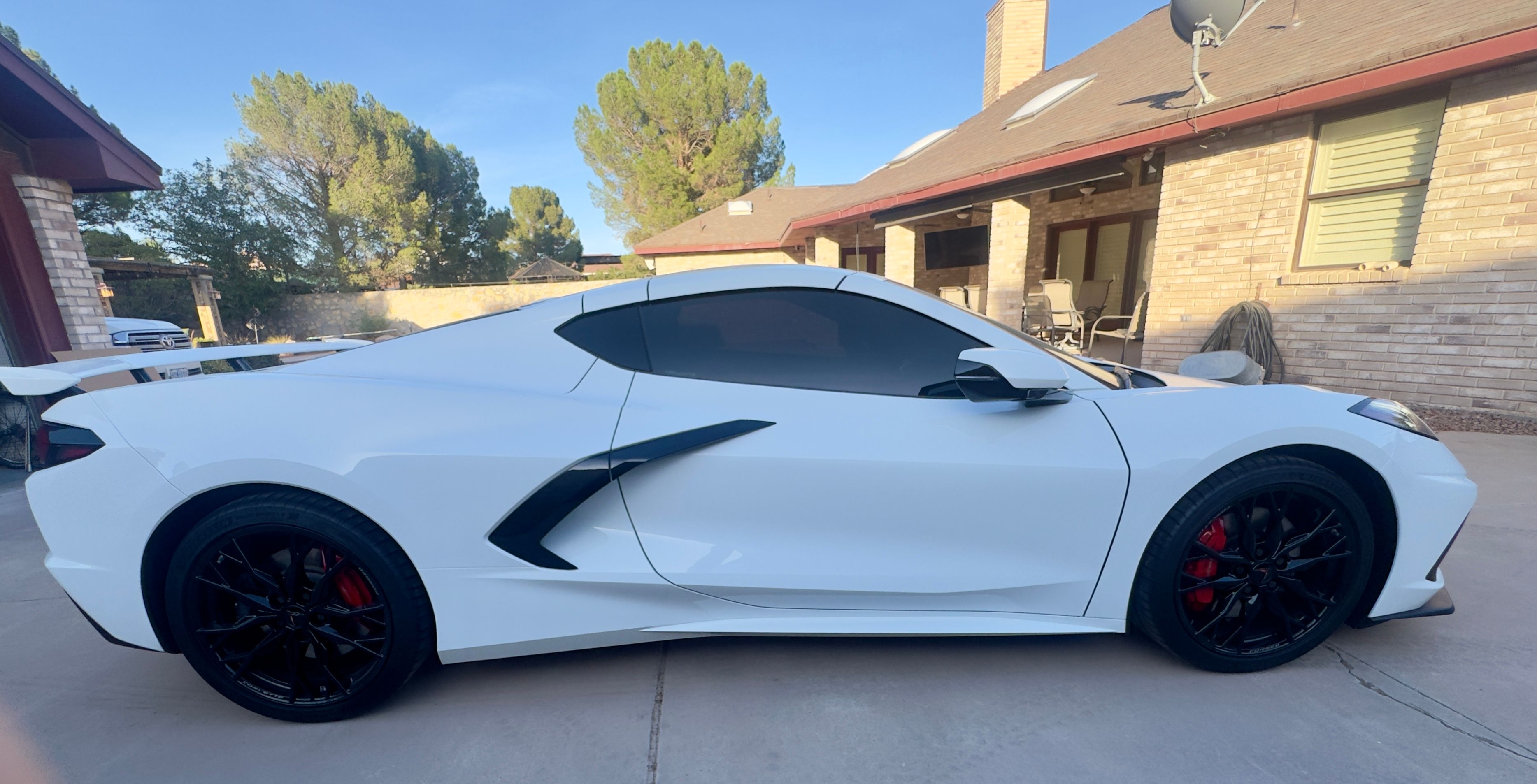 Used 2025 Chevrolet Corvette Stingray Preferred Cpe w/ Z51 Performance Package RWD image 2