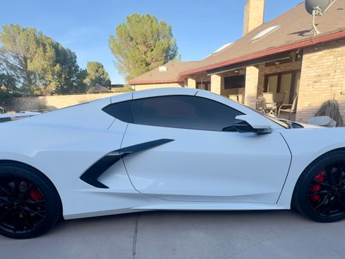 Used 2025 Chevrolet Corvette Stingray Preferred Cpe w/ Z51 Performance Package RWD image 2