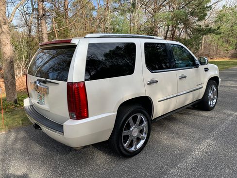Used 2007 Cadillac Escalade 2WD w/ Information Package image 4