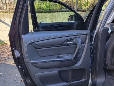 Used 2016 Chevrolet Traverse LT image 11