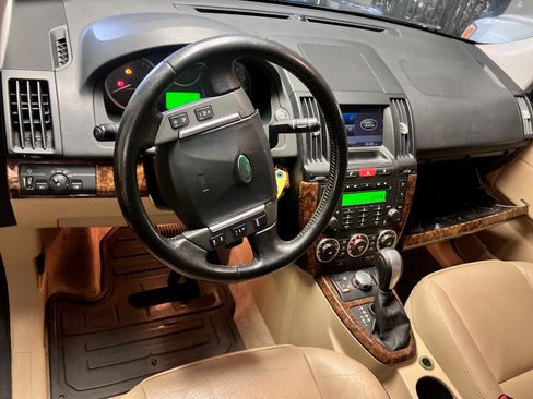Used 2008 Land Rover LR2 SE image 12