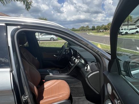 Used 2020 Mercedes-Benz GLC 300 4MATIC image 1