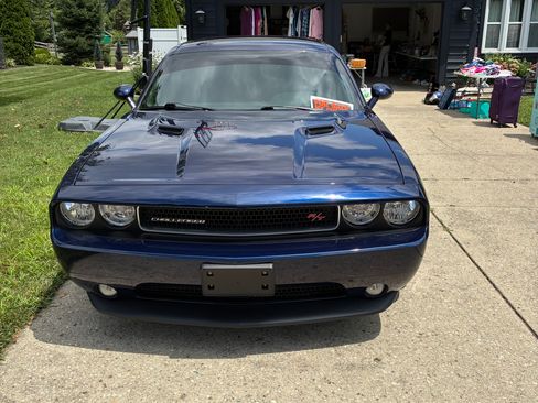 Used 2014 Dodge Challenger R/T RWD image 4
