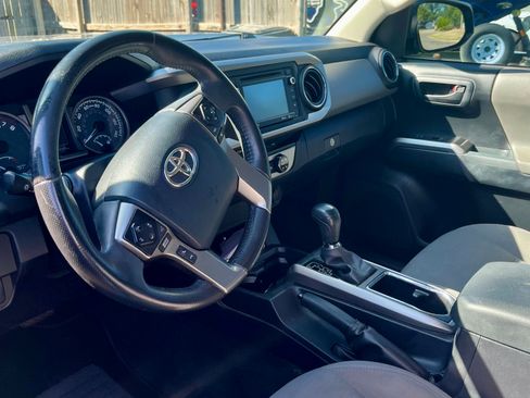 Used 2017 Toyota Tacoma SR5 w/ Tow Package RWD image 17