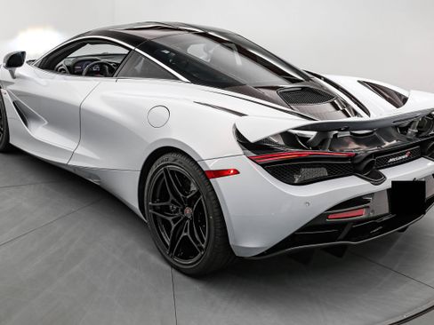 Used 2018 McLaren 720S Luxury RWD image 2