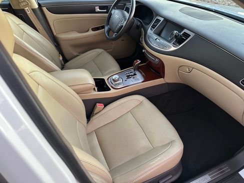 Used 2012 Hyundai Genesis 3.8 w/ Premium Pkg image 12