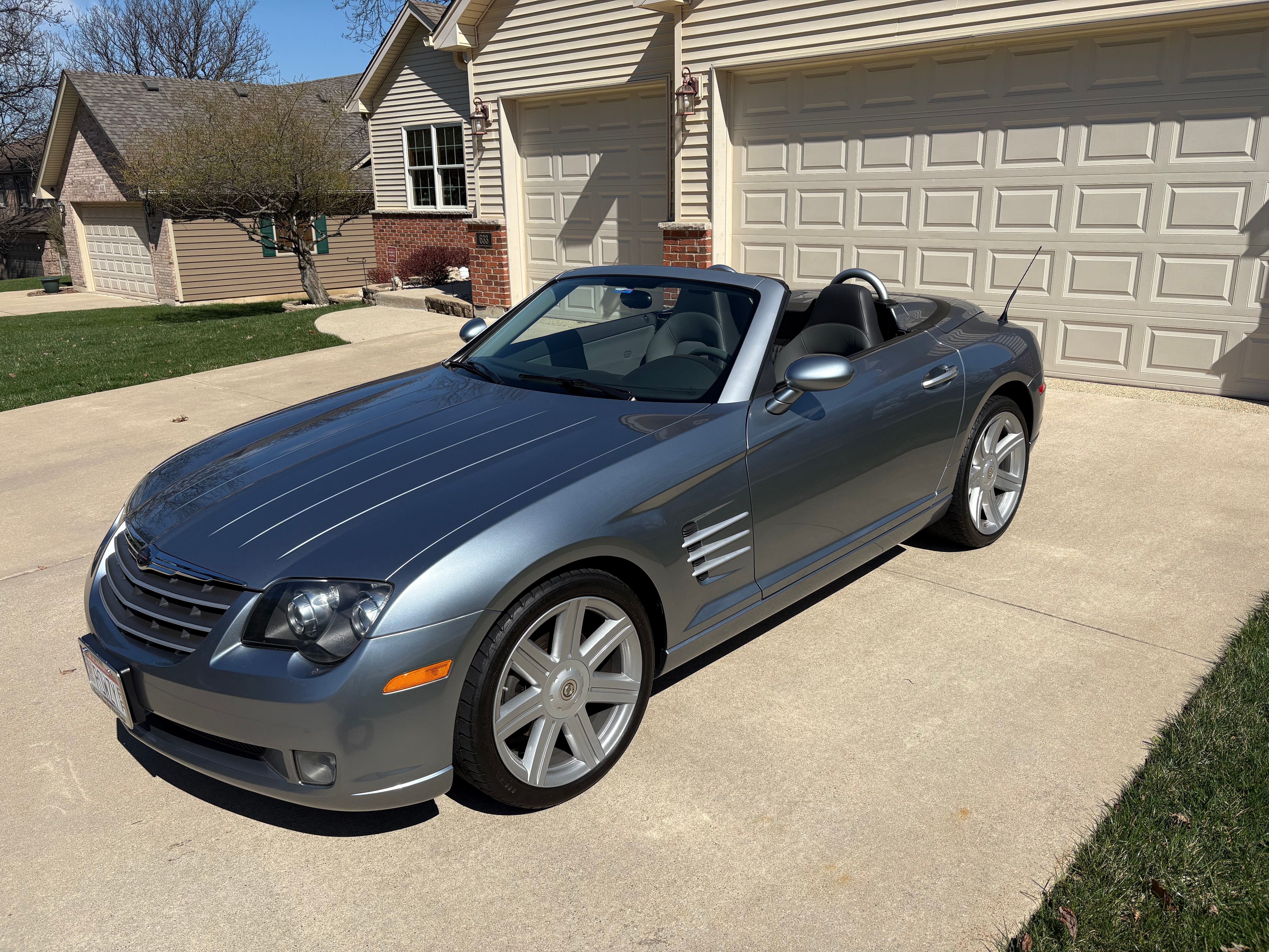 Used 2006 Chrysler Crossfire Limited RWD image 2
