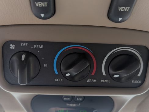 Used 2004 Ford Excursion Limited image 19