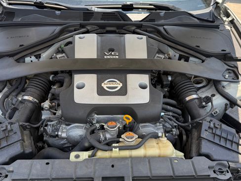 Used 2016 Nissan 370Z Touring image 2