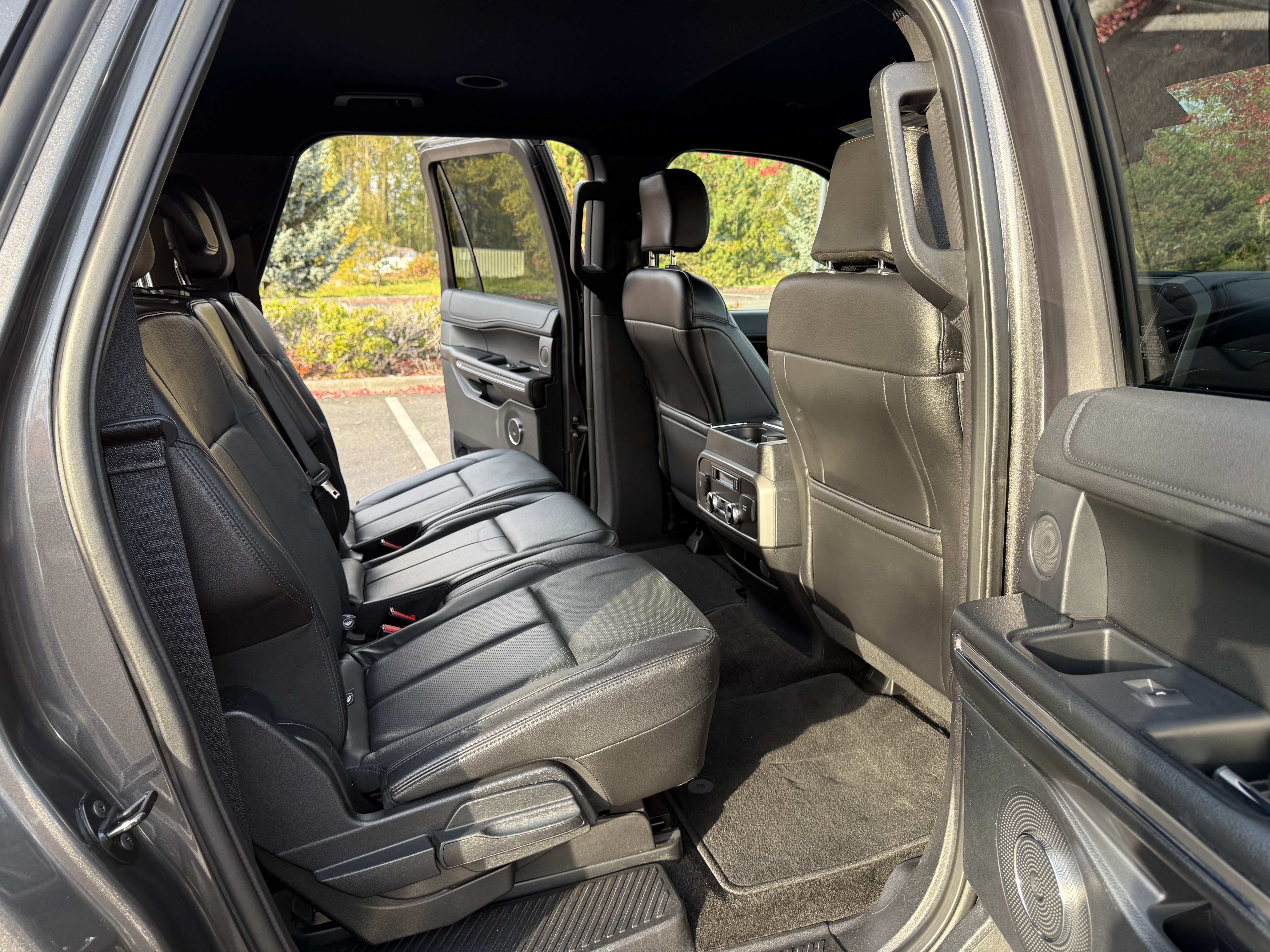 Used 2018 Ford Expedition Max XLT w/ Equipment Group 202A AWD/4WD image 19