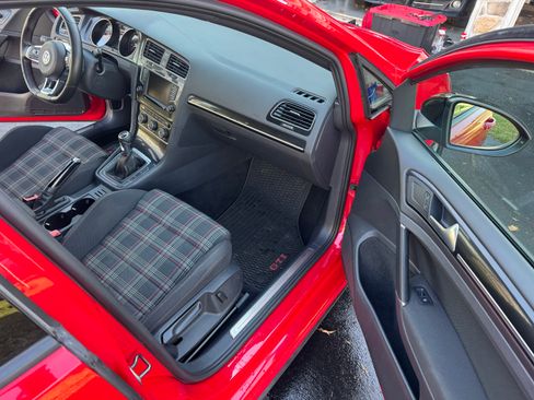 Used 2017 Volkswagen GTI Sport image 11