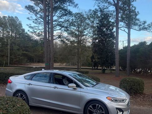 Used 2019 Ford Fusion Titanium image 6