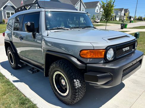 Used 2013 Toyota FJ Cruiser 4WD w/ Trail Teams Special Edition image 11