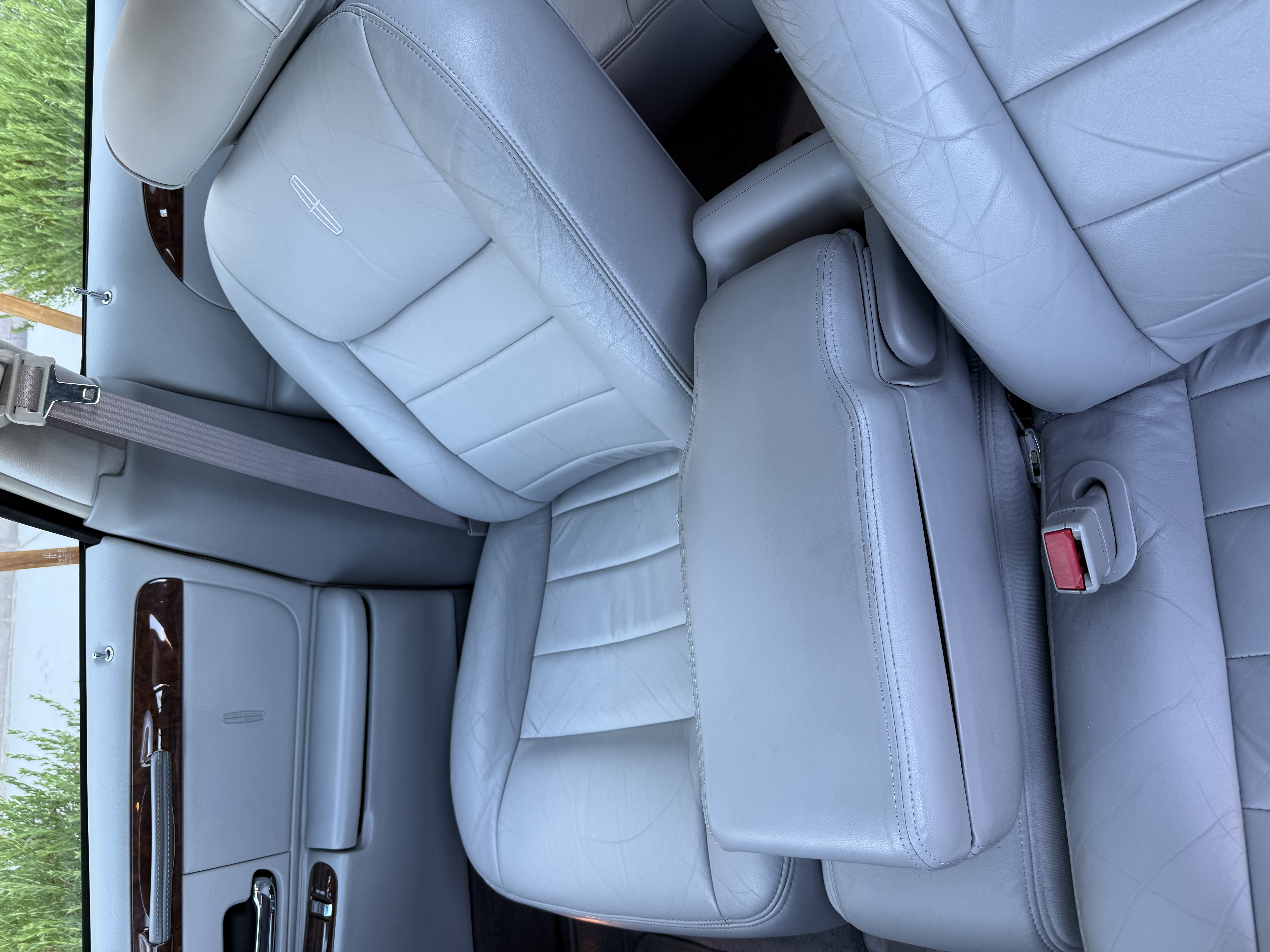 Used 2001 Lincoln Town Car Executive RWD image 10