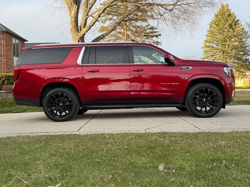 Used 2022 GMC Yukon XL SLE w/ Gmc Pro Safety Plus Package image 1