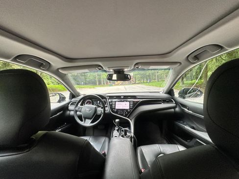 Used 2018 Toyota Camry XLE w/ Audio Package FWD image 9