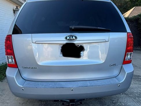 Used 2011 Kia Sedona LX image 5