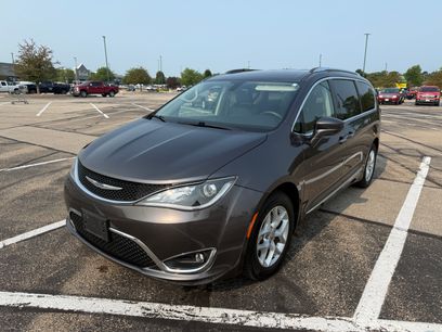 Used 2017 Chrysler Pacifica Touring-L Plus w/ Tire & Wheel Group
