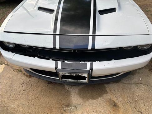 Used 2018 Dodge Challenger SXT image 10