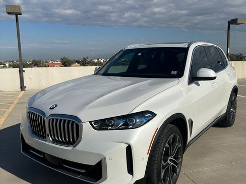 Used 2024 BMW X5 sDrive40i w/ Premium Package image 13