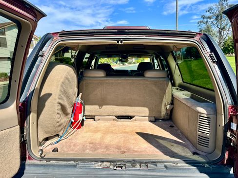 Used 1998 Chevrolet Suburban 2WD w/ Preferred Equipment Group 3 image 8