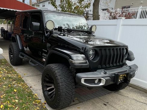 Used 2021 Jeep Wrangler Unlimited Sahara image 2