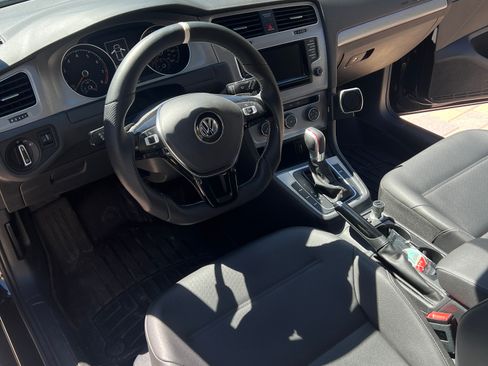 Used 2015 Volkswagen Golf S image 10