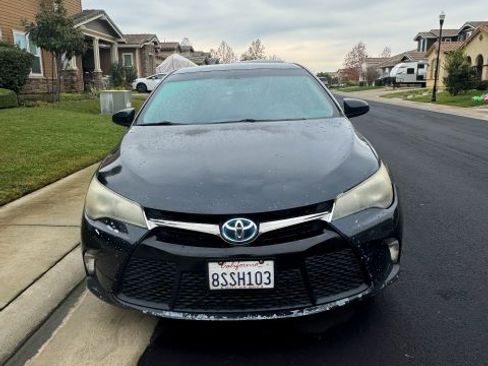 Used 2015 Toyota Camry SE image 1