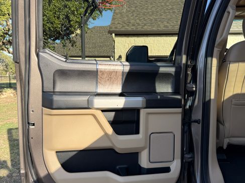 Used 2018 Ford F250 Lariat w/ Lariat Ultimate Package image 11