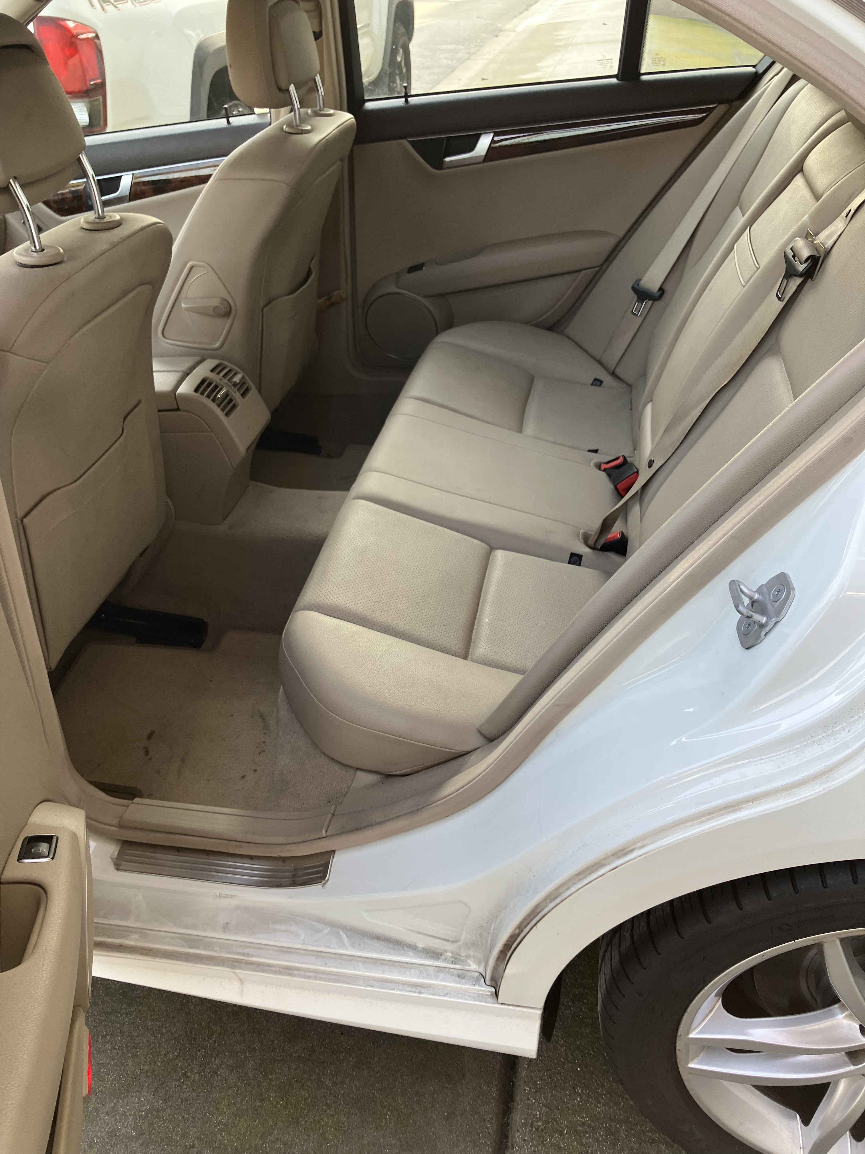 Used 2012 Mercedes-Benz C 250 Sedan image 4