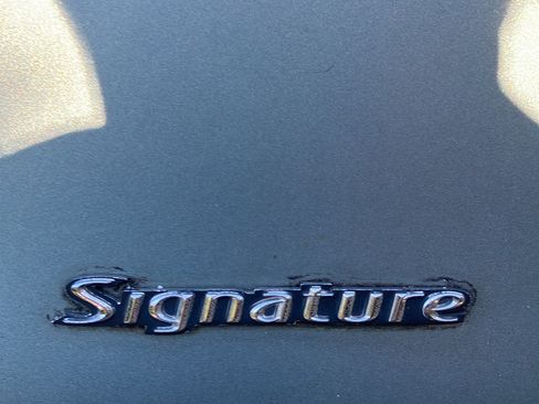 Used 2006 Lincoln Town Car Signature image 13