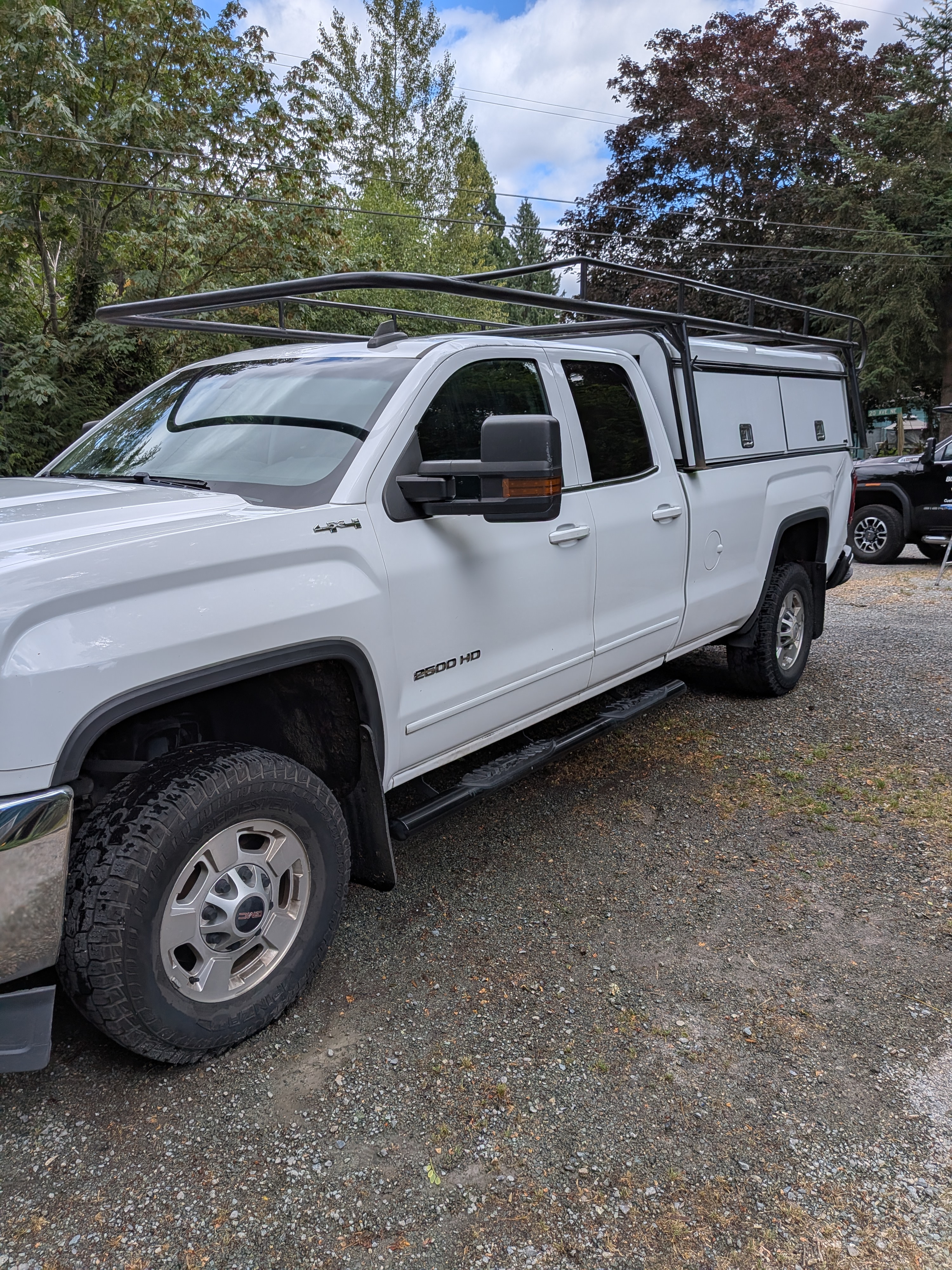 Used 2015 GMC Sierra 2500 SLE AWD/4WD image 2