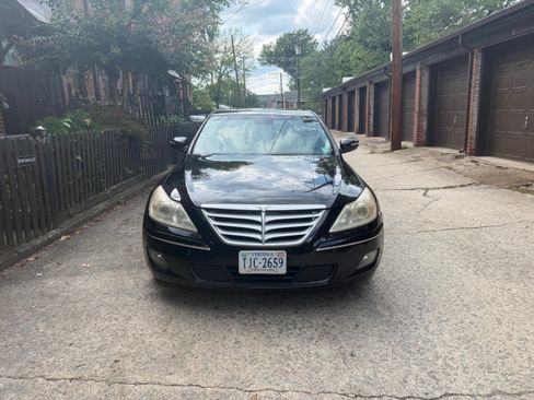 Used 2011 Hyundai Genesis 3.8 w/ Technology Pkg 4 RWD image 2
