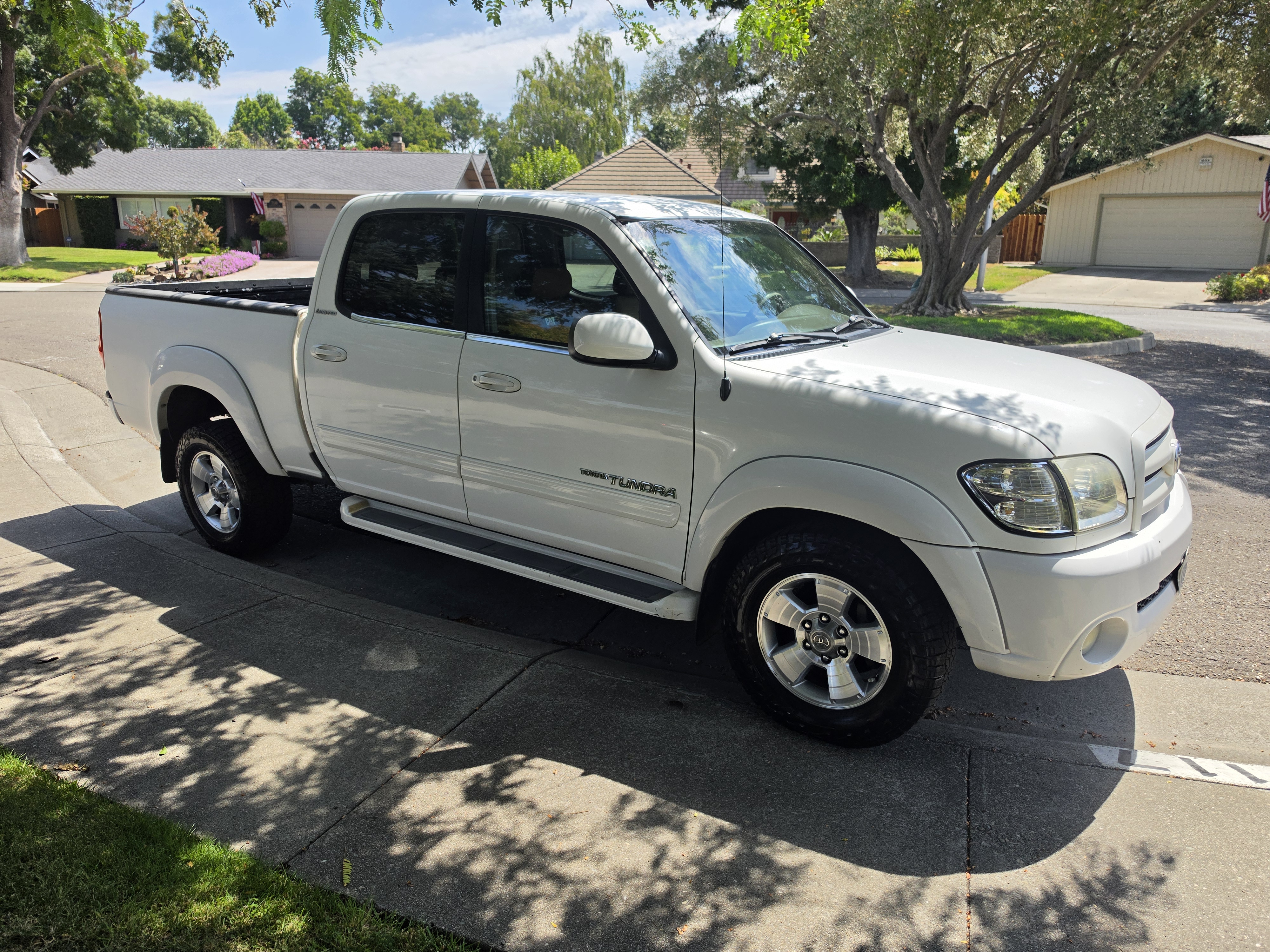 Used 2004 Toyota Tundra Limited w/ Towing Pkg RWD image 1