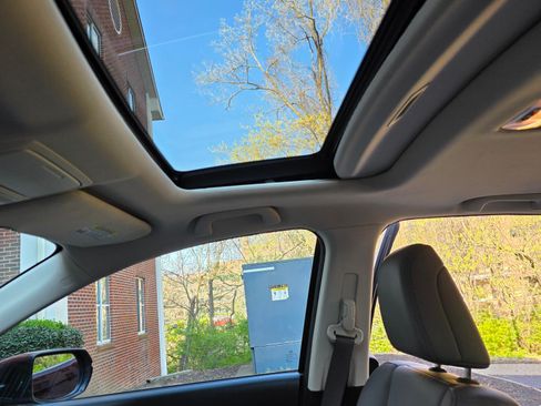 Used 2016 Honda CR-V Touring image 9