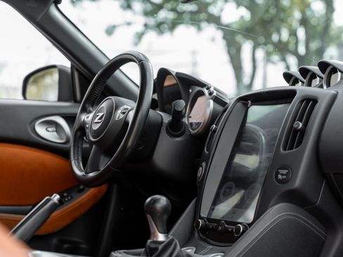 Used 2009 Nissan 370Z Touring w/ Sport Pkg image 31