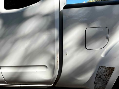 Used 2007 Nissan Frontier SE w/ SE Value Truck Pkg image 12