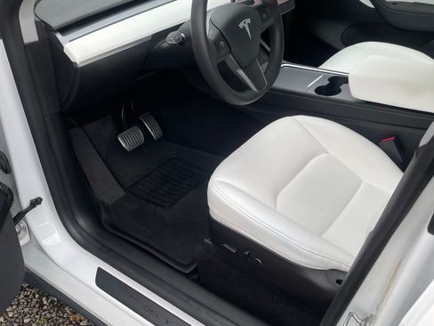 Used 2021 Tesla Model Y Long Range image 5