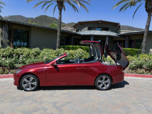 Used 2010 Lexus IS 350C w/ Luxury Pkg RWD image 8