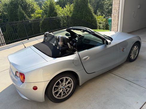 Used 2004 BMW Z4 2.5i RWD image 1