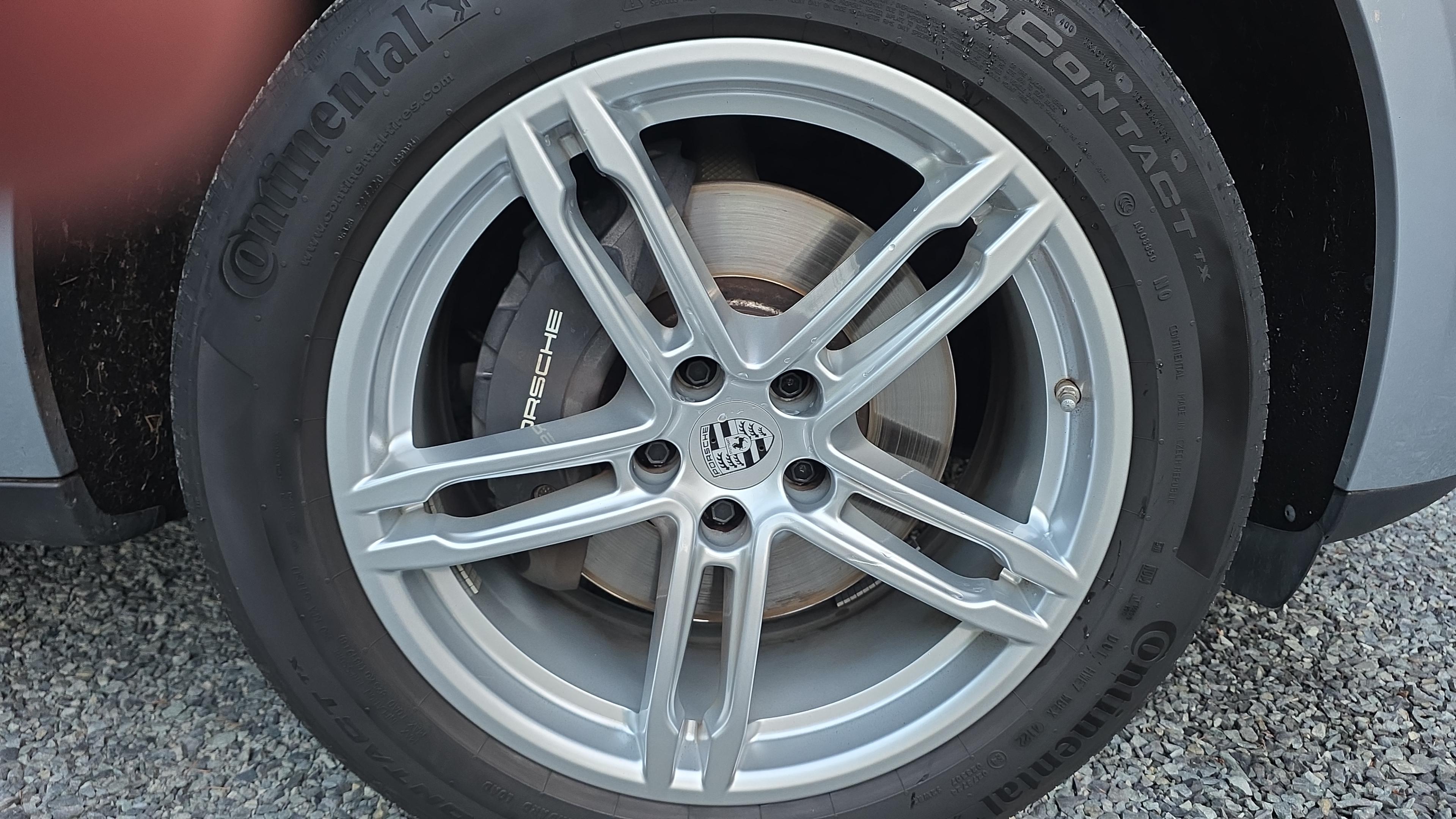 Used 2023 Porsche Macan AWD/4WD image 12