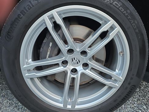 Used 2023 Porsche Macan AWD/4WD image 12
